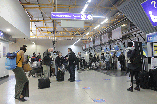 airport 1 Court clears runway for Paragon, partner…Menzies ordered to vacate HKIA