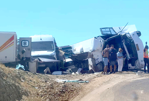bus Tourists die in fatal crash