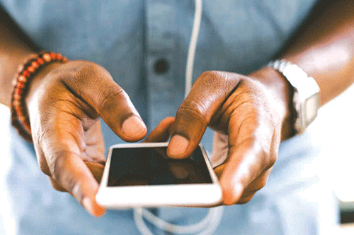 cran 1 Data revenue outpaces mobile voice and SMS