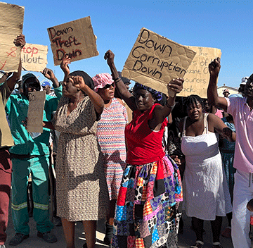 Dauredaman boycott festival,  lock out chief from office