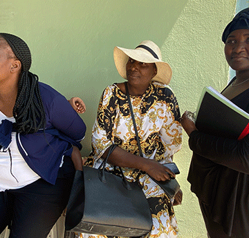 dogs Ofamili yomulumenhu a dipawa keembwa otai nane nonhatu