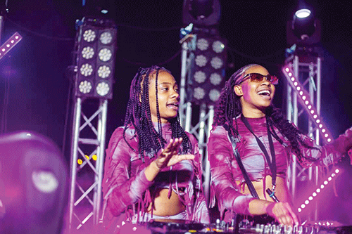 duo Turntable sister duo to the world