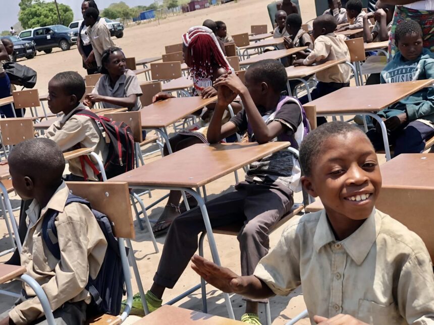 furniture Ombelewa yOmupilima a yambidhidha oosikola mbali niipundi