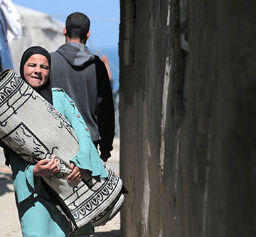 Palestinians flee Gaza battles