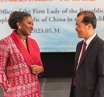 geingos Chinese, African first ladies aid orphans