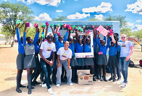 got yr back Helping his sisters