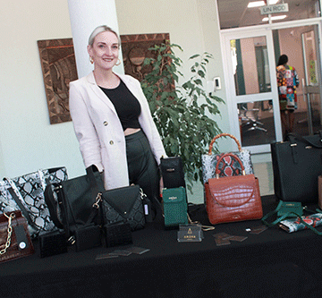 handbag Ludeke presents Amâna