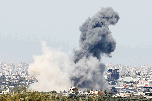 intense Intense Israeli bombardment hits southern Gaza