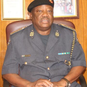 licence Ndeitunga: Omakonaakono opolifi itaa iwa moshipala shaashi pwa pita efimbo