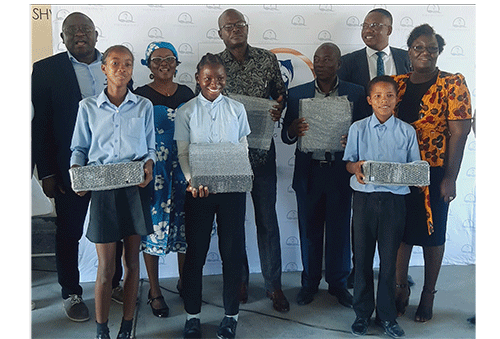 mwadhina Mwadhina Gwanembenge a pewa eekompiuta