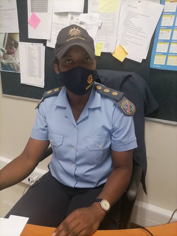 ndapuka E limangeleka konima yokudenga omukainhu waye