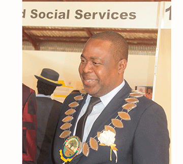 Nkurenkuru mayor courts investors