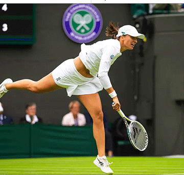 Swiatek steps up title hunt as Sakkari slips up