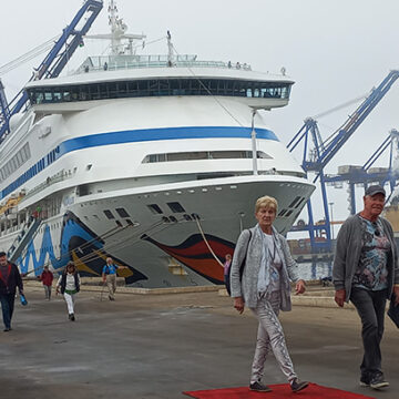 passenger 1 Coast awaits 20 000 cruise liner tourists
