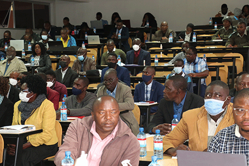 poaching 2 1 Ministeri ge !aub!ûi!gâde mā-amsa tama !aus !aroma ra !khâikhom