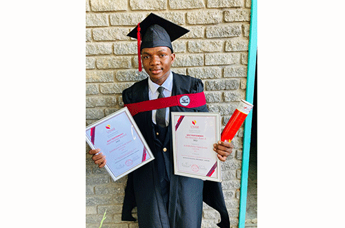 student Kambungu oye omulihongidingi moUnam HP Campus