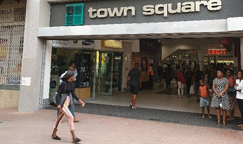 town Struggling economy leaves Town Square empty…lack of anchor tenant and recession blamed for exodus