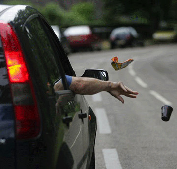 traffic 1 City Police Traffic Tips: Stop littering! Do not throw garbage out your car window