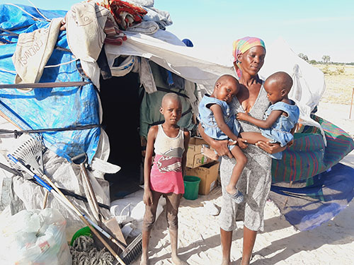 uupindi Ha nangala mokatwambe nounona vaye vatano