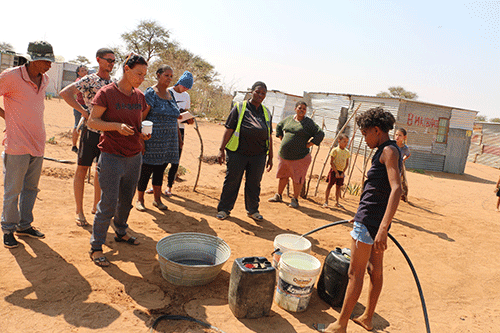 water 1 2 Rehoboth’s Bugershoek residents toil together