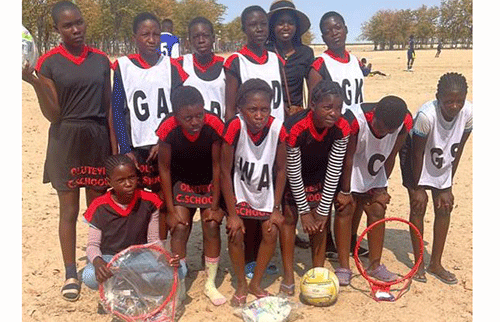 Alumni donate sports equipment to school