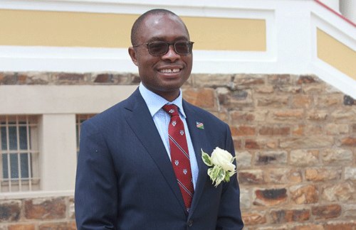 SOEs should distance themselves from politics 