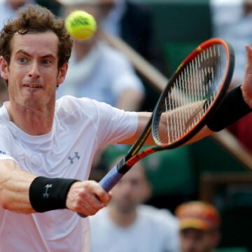 Andy Murray of Britain returns the ball to Novak Djokovic of Serbia during their men's semi-final match at the French Open tennis tournament at the Roland Garros stadium in Paris Andy Murray withdraws from Olympics tennis singles
