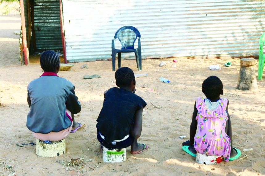 Children Girl (14) takes care of abandoned siblings