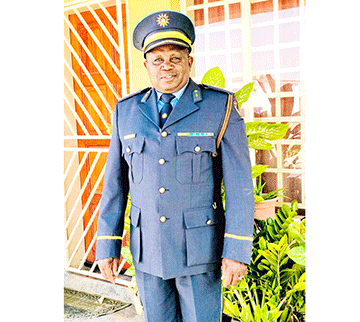 Fights Ovalumenhu vatatu va monifwa oshiponga pefimbo lolwoodi