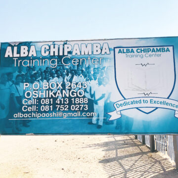 Aalongwapangi koAlba Chipamba ya gandja uusama kosikola