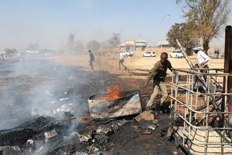 Priest 1 SA’s machete-wielding pastor’s church burnt