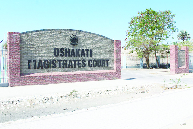 Rani (002) Omukainhu novalumenhu vaye ve lifutila mo modolongo