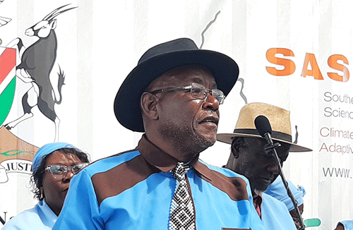 Daure-daman-removes-Seibeb Landula omunwe! Aadaure Daman ya tidha elenga lyawo