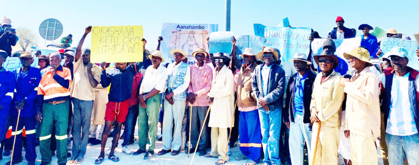 Elderly Ovakulupe va lemanekwa nokukwatwa po molwoixuna yedu mOndonga