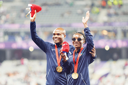 Ishitile-3 Golden Ishitile shines in Paris