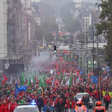 BELGIUM-AUTOMOBILE-LABOUR-DEMO Stock markets waver before Fed decision