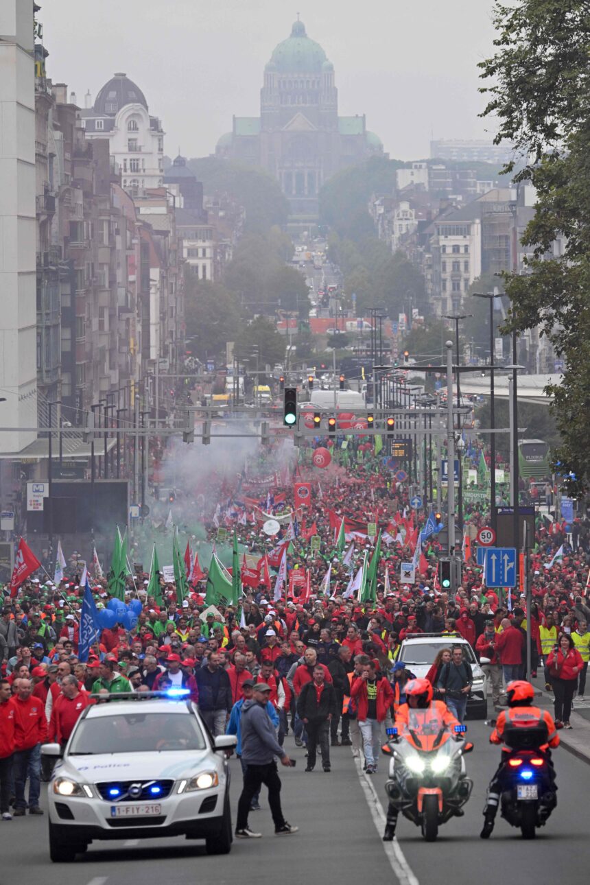 BELGIUM-AUTOMOBILE-LABOUR-DEMO Stock markets waver before Fed decision