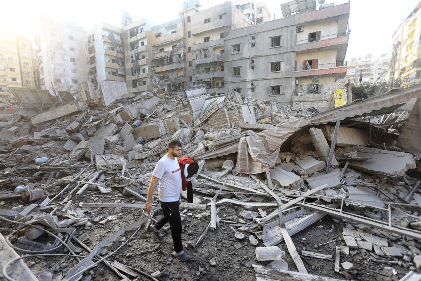 LEBANON-ISRAEL-PALESTINIAN-CONFLICT Intense Israeli bombing rocks Beirut